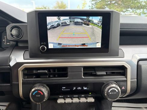 Used 2025 Toyota Tacoma SR5 AWD/4WD image 31