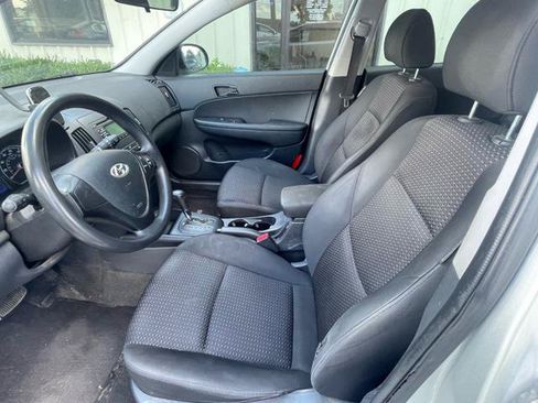 Used 2012 Hyundai Elantra GLS FWD image 10