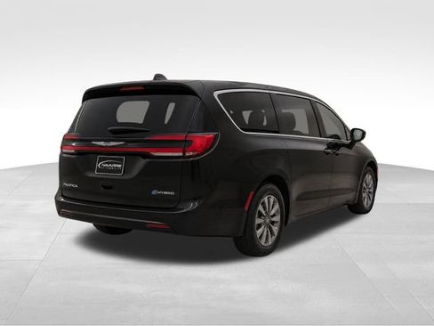 Used 2023 Chrysler Pacifica Touring-L FWD image 7