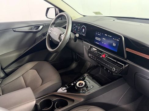 Used 2025 Kia Niro Wind w/ Wind Preserve Package FWD image 30