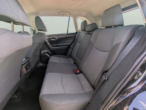 Used 2021 Toyota RAV4 XLE FWD image 15