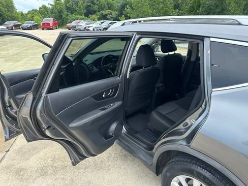 Used 2020 Nissan Rogue SV FWD image 11