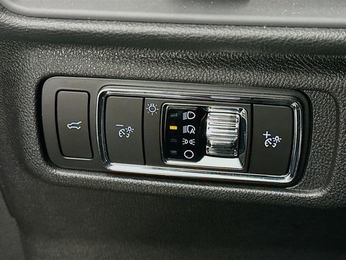 Used 2023 Lincoln Corsair Standard image 17