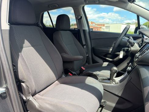 Used 2020 Chevrolet Trax LS w/ Tint and Cruise Package FWD image 21