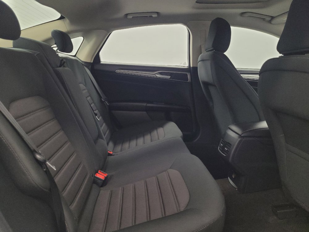 Used 2020 Ford Fusion SE FWD image 19