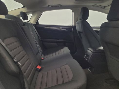 Used 2020 Ford Fusion SE FWD image 19