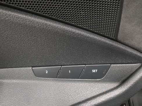 Used 2019 Audi e-tron Prestige w/ Prestige Package AWD/4WD image 33