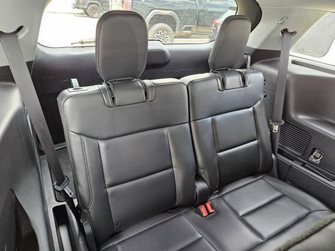 Used 2022 Ford Explorer XLT w/ Equipment Group 202A RWD image 19