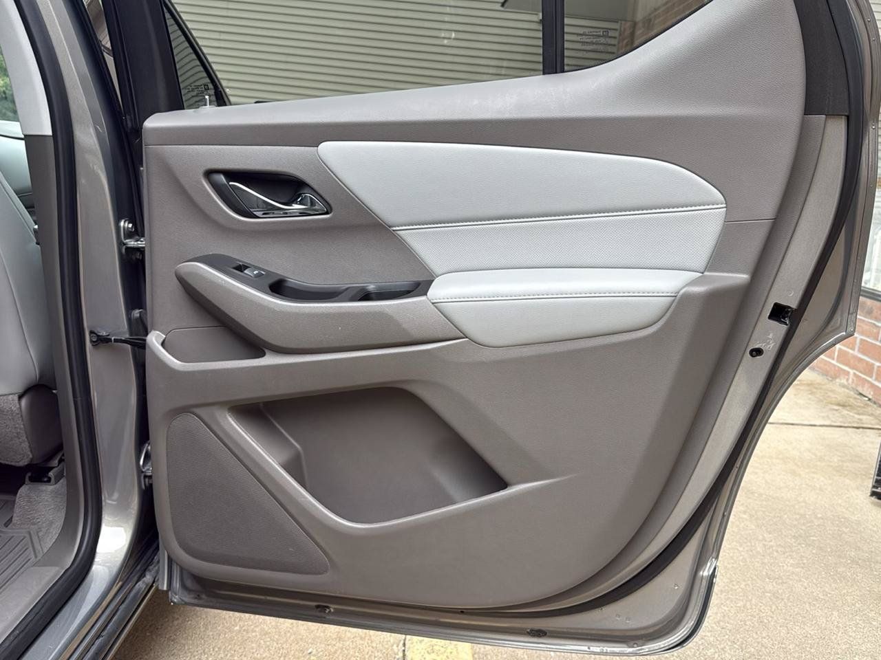 Used 2019 Chevrolet Traverse Premier FWD image 24