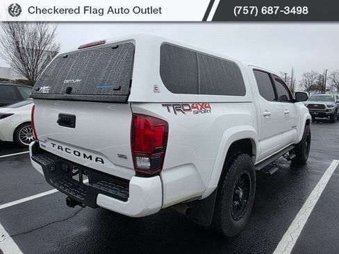 Used 2018 Toyota Tacoma TRD Sport image 6