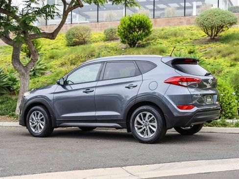 Used 2016 Hyundai Tucson SE w/ Option Group 02 FWD image 3