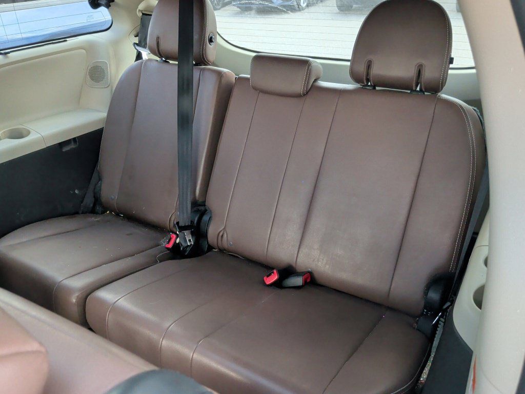 Used 2020 Toyota Sienna Limited Premium FWD image 12