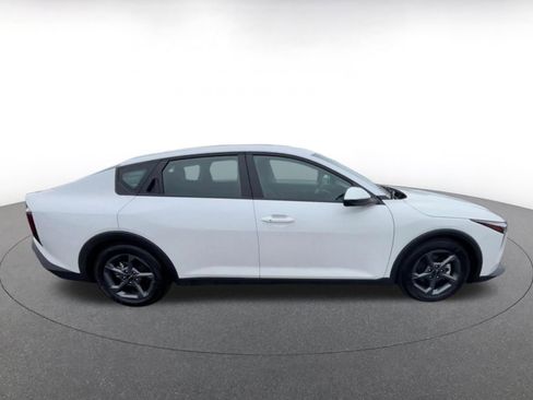 Used 2025 Kia K4 LXS image 16