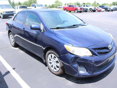 Used 2011 Toyota Corolla LE FWD image 3