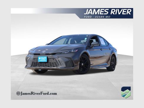 Used 2025 Toyota Camry SE w/ Multimedia Upgrade Package image 1