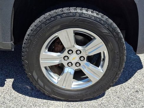 Used 2017 Chevrolet Colorado LT AWD/4WD image 11