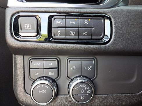 Used 2025 GMC Yukon Elevation AWD/4WD image 33
