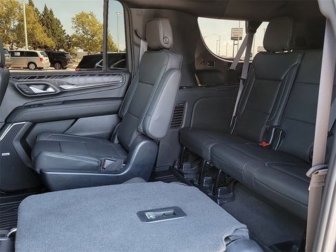 Used 2023 GMC Yukon XL Denali image 16