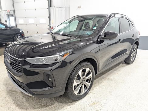 Used 2025 Ford Escape Platinum image 7