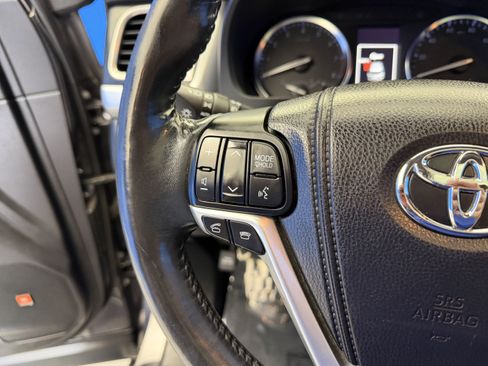 Used 2014 Toyota Highlander Limited Platinum AWD/4WD image 17