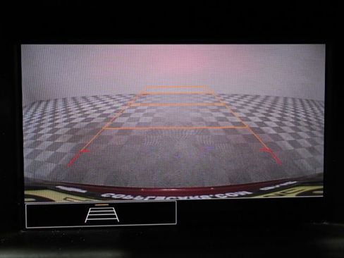 Used 2022 GMC Terrain SLE w/ Driver Convenience Package image 3