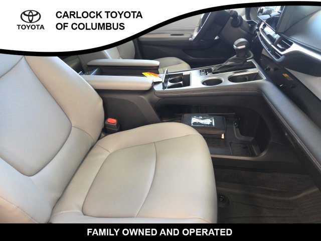 Used 2026 Toyota Sienna XLE FWD image 23