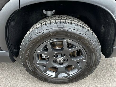 Used 2025 Honda Pilot TrailSport image 11