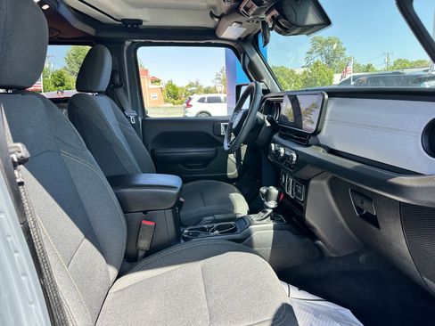 Used 2024 Jeep Wrangler Unlimited w/ Convenience Group AWD/4WD image 13