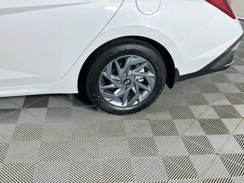 Certified 2024 Hyundai Elantra SEL FWD image 30