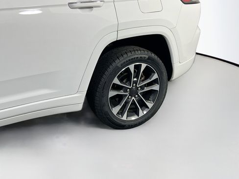 Used 2022 Jeep Grand Cherokee Overland w/ Luxury Tech Group IV AWD/4WD image 29