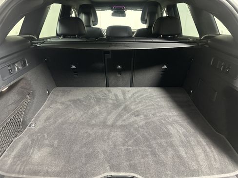 Used 2025 Mercedes-Benz GLC 300 4MATIC image 23
