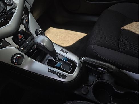 Used 2016 Chevrolet Cruze LT FWD image 21