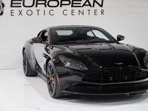 Used 2023 Aston Martin DB11 V12 RWD image 30