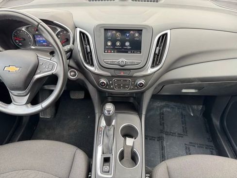 Used 2019 Chevrolet Equinox LT image 2