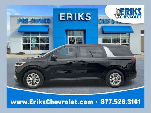 Used 2023 Kia Carnival LX image 1