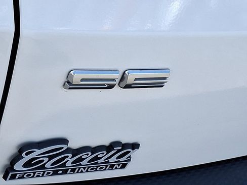 Used 2022 Ford Escape SE w/ SE Sport Appearance Package image 30