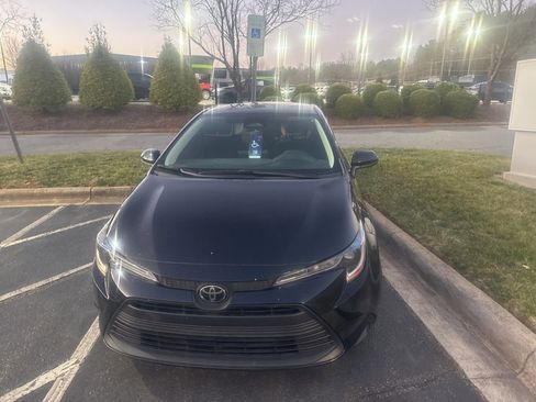 Used 2024 Toyota Corolla LE image 6