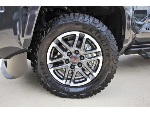 Used 2025 Toyota Tacoma TRD Sport AWD/4WD image 29
