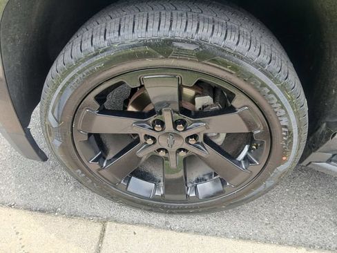Used 2019 Chevrolet Suburban LT AWD/4WD image 4