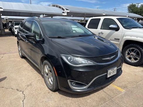 Used 2018 Chrysler Pacifica Touring-L Plus w/ Advanced Safetytec Group FWD image 2