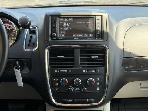 Used 2017 Dodge Grand Caravan SE w/ Power Window Group FWD image 13