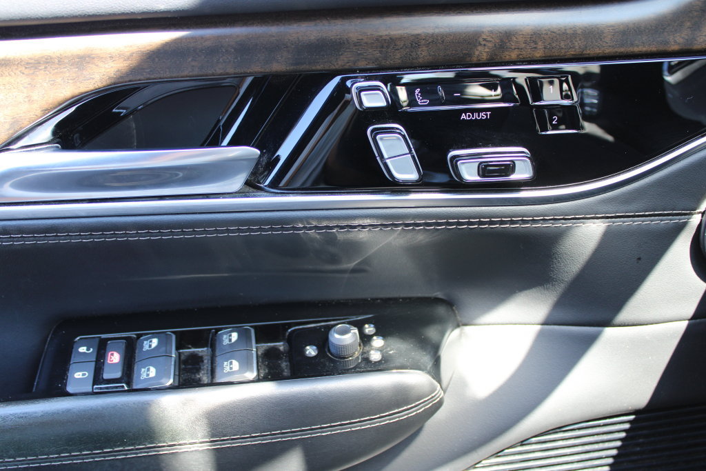 Used 2022 Jeep Grand Wagoneer Series II w/ Premium Group II AWD/4WD image 30