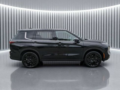 New 2026 Mitsubishi Outlander LE FWD image 3