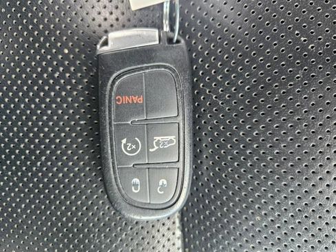 Used 2019 Jeep Cherokee Limited FWD image 29