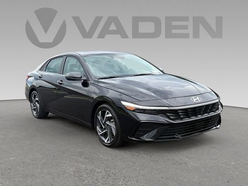 Used 2025 Hyundai Elantra Limited FWD image 1