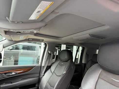 Used 2020 Cadillac Escalade ESV Luxury AWD/4WD image 9