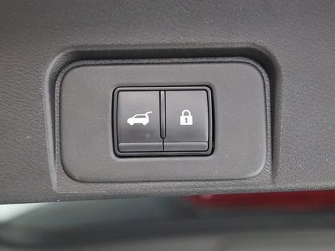 Used 2025 Nissan Rogue SV FWD image 35