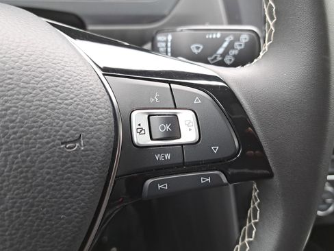 Used 2021 Volkswagen Tiguan SE image 17