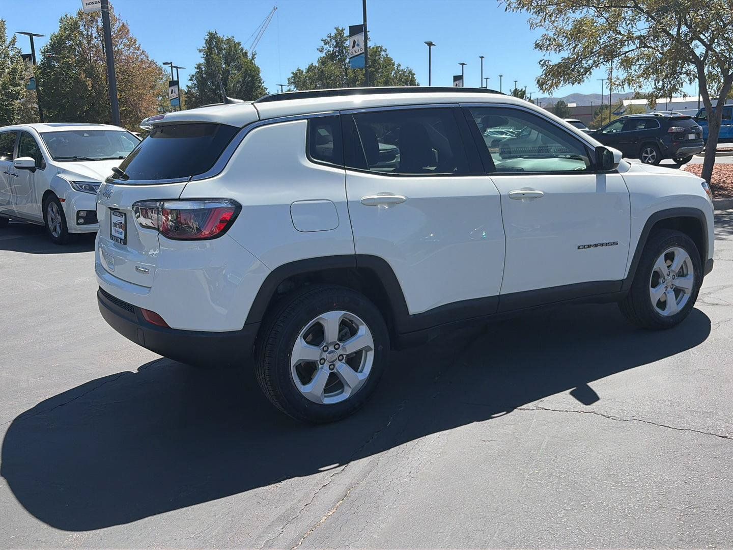 Used 2019 Jeep Compass Latitude w/ Popular Equipment Group AWD/4WD image 4