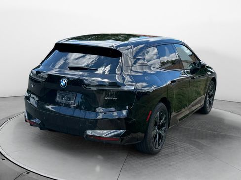 Used 2024 BMW iX xDrive50 w/ Sport Package AWD/4WD image 7